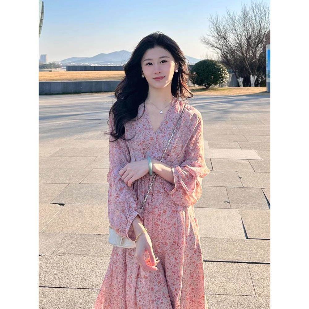 欧洲站春装女2025年新款高级感法式长裙温柔风粉色长袖碎花连衣裙