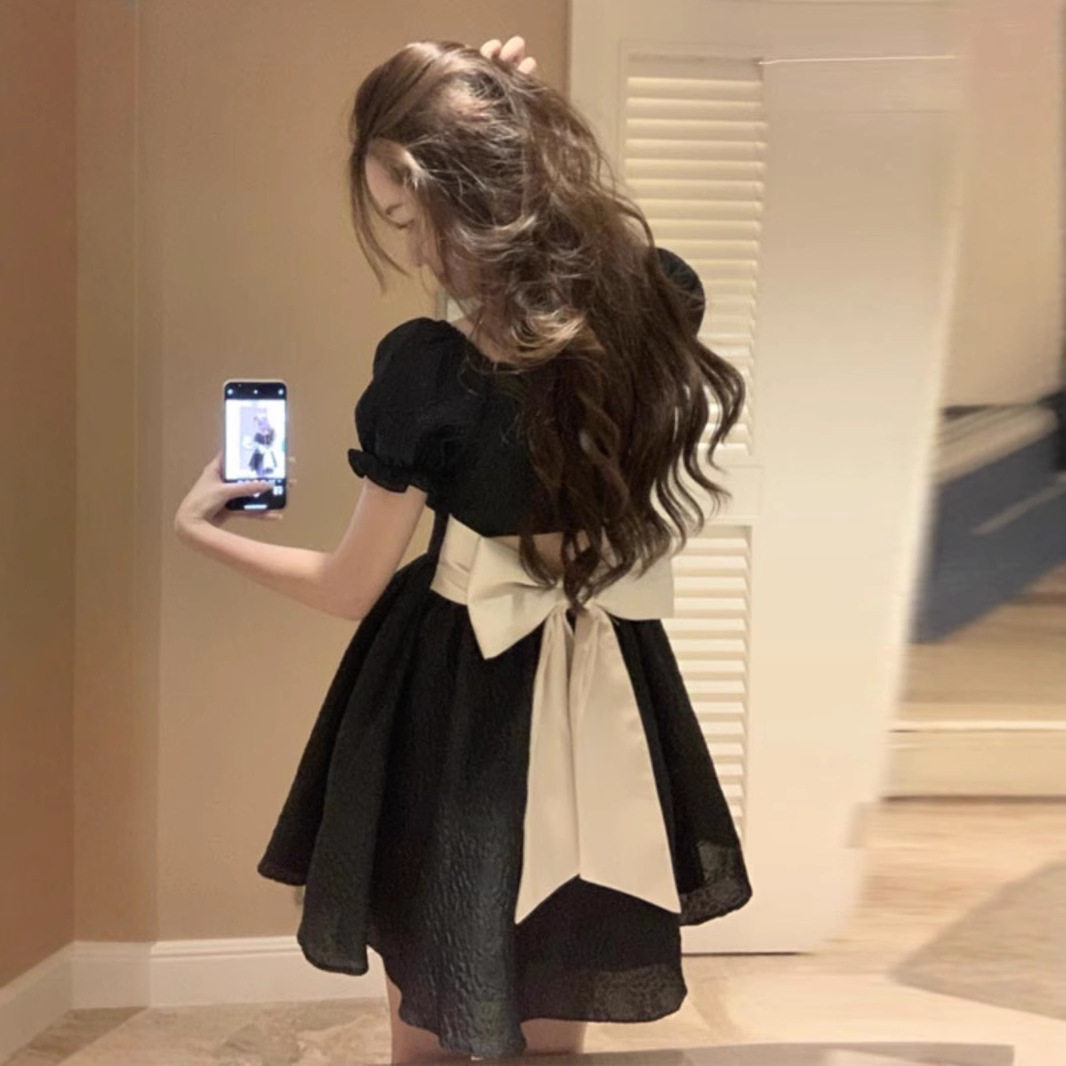 女夏季方领小黑裙子泡泡袖连衣裙设计感小个子后背蝴蝶结蓬蓬短裙
