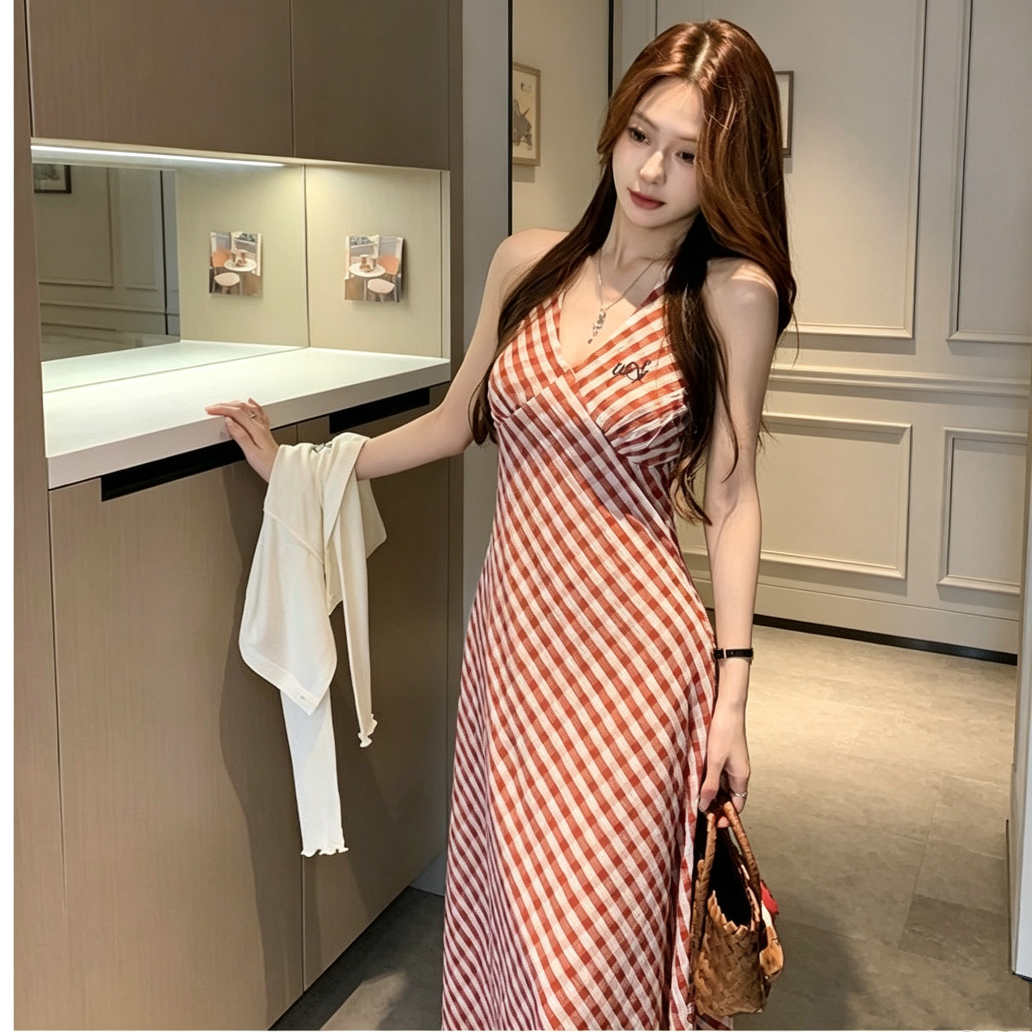 2026新款甜美风复古红色格纹挂脖连衣裙子女装夏季设计感长裙套装