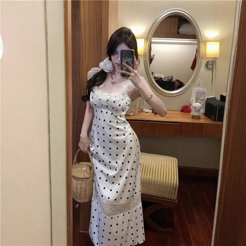 2026年新款蕾丝花边拼接露背波点连衣裙女夏季设计感显瘦系带背心