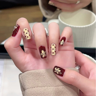 新年气氛感手绘金属富贵花美甲气质显白酒红波点穿戴甲防水可拆卸