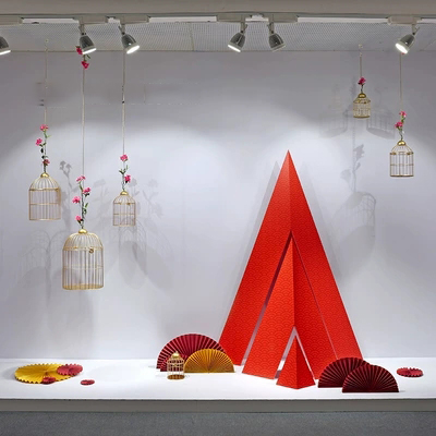 节庆网红布置店铺橱窗美陈吊饰道具服装店橱窗装饰落地三角形摆件