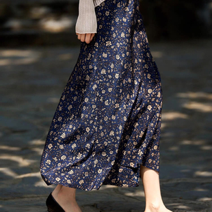 YS11 7793 含100真丝 简约高级风深邃藏青色底色半身裙