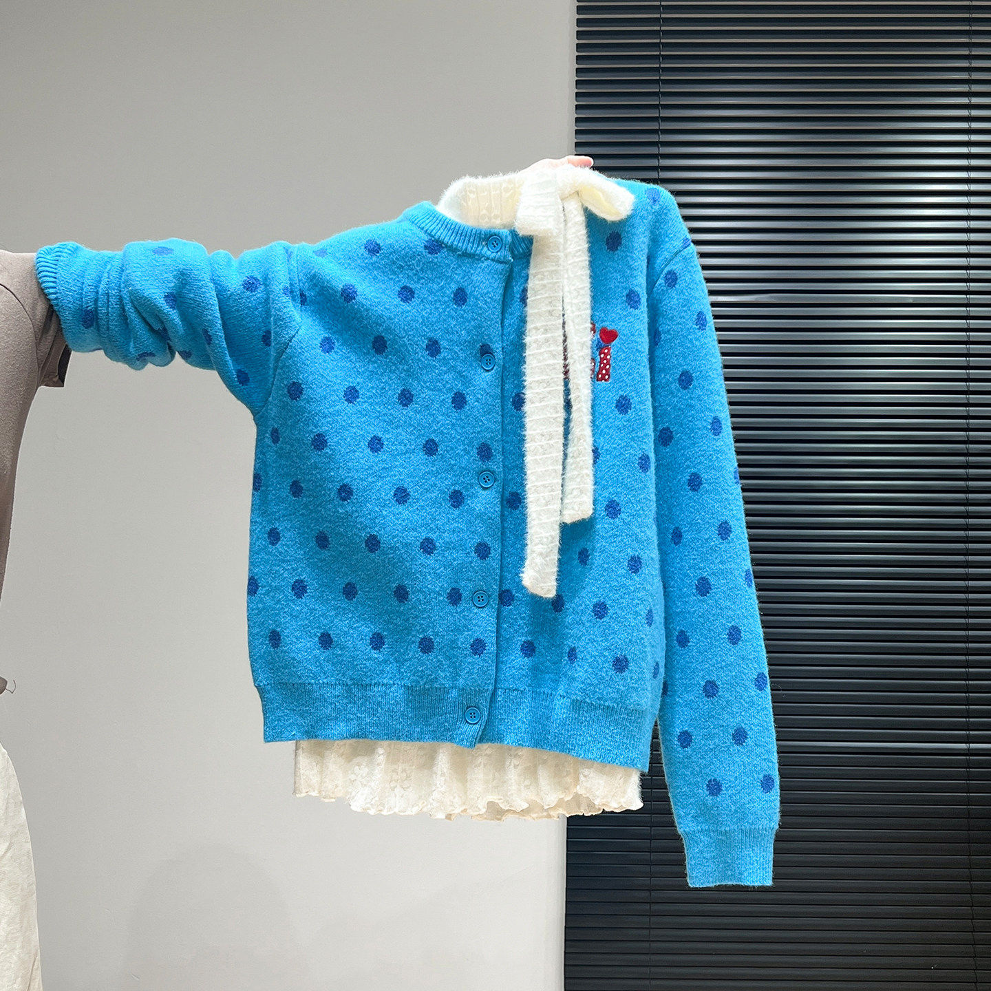 波点刺绣开衫毛衣外套女2026年春季穿搭两件套蕾丝花边针织衫上衣