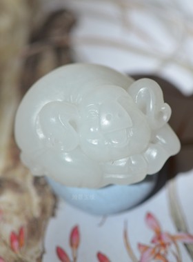 和田玉雕件（金猪送福）16克