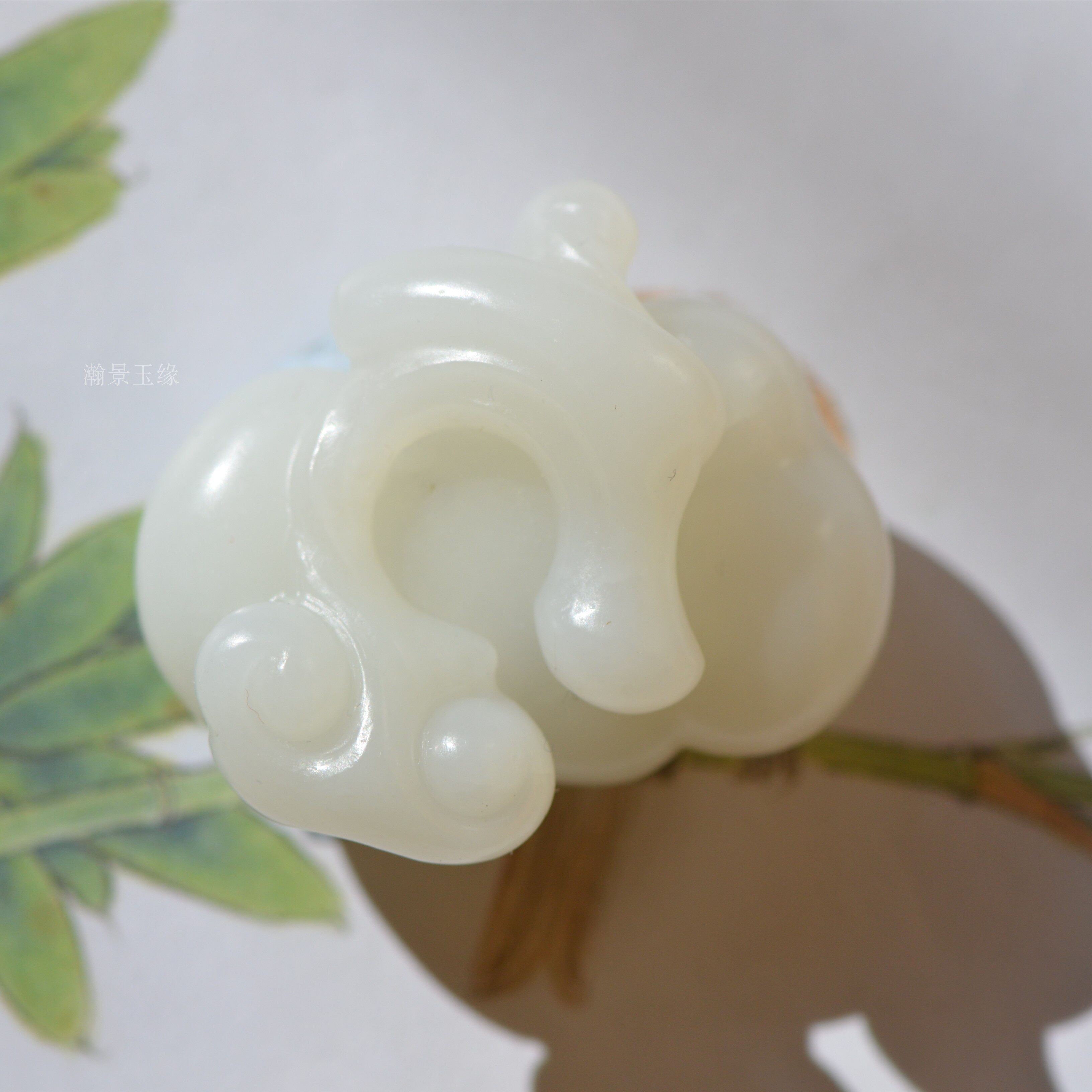 和田羊脂白玉籽料雕件(相伴如意)25克