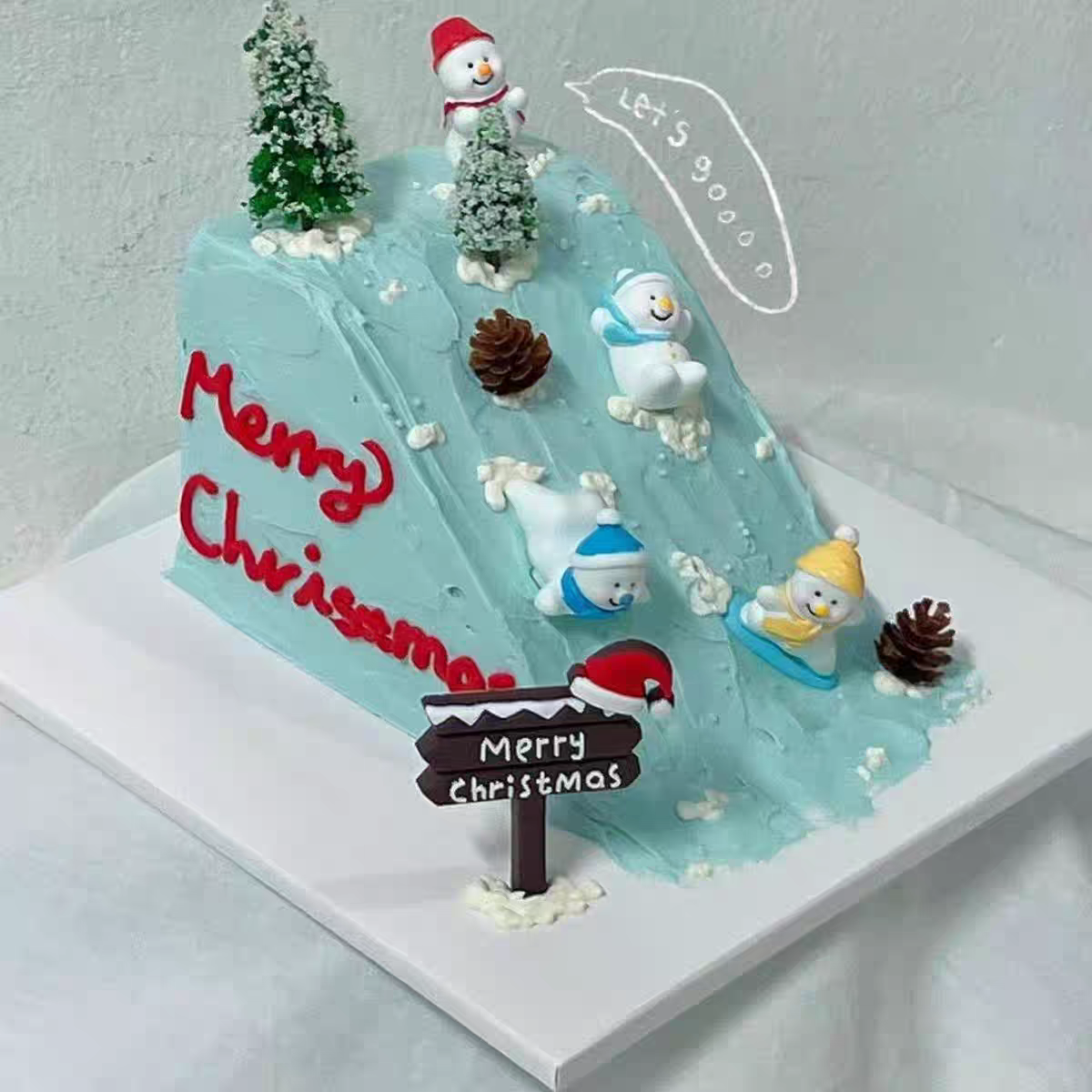 圣诞节冬天滑雪蛋糕装饰可爱活泼围巾帽子雪人雪地运动场景摆件