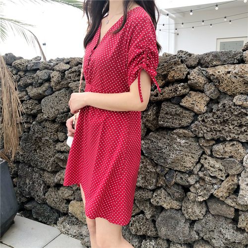 Selling price no less than 32.99 yuan real price quality inspection of Chinese and Korean version of wave-point short-sleeved dress women