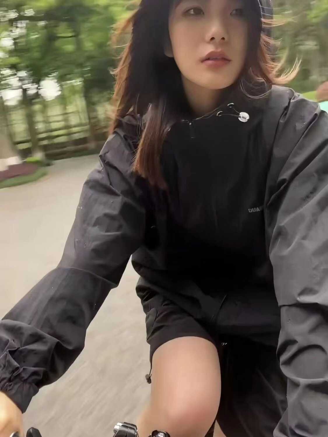 轻薄款登山显瘦防晒衣女款夏胖MM冲锋衣套头运动风衣大码骑行外套