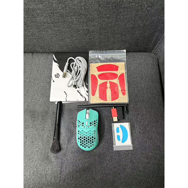 游狼HTS3335有线无线双模轻量化电竞镂空鼠标40G 16000dpi 1002