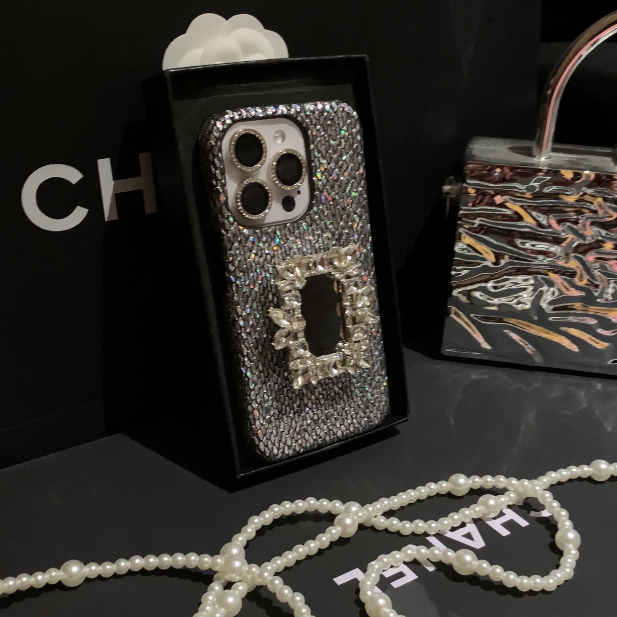 ins轻奢高级感银色蛇纹钻石支架手机壳适用苹果17promax/16pro/15