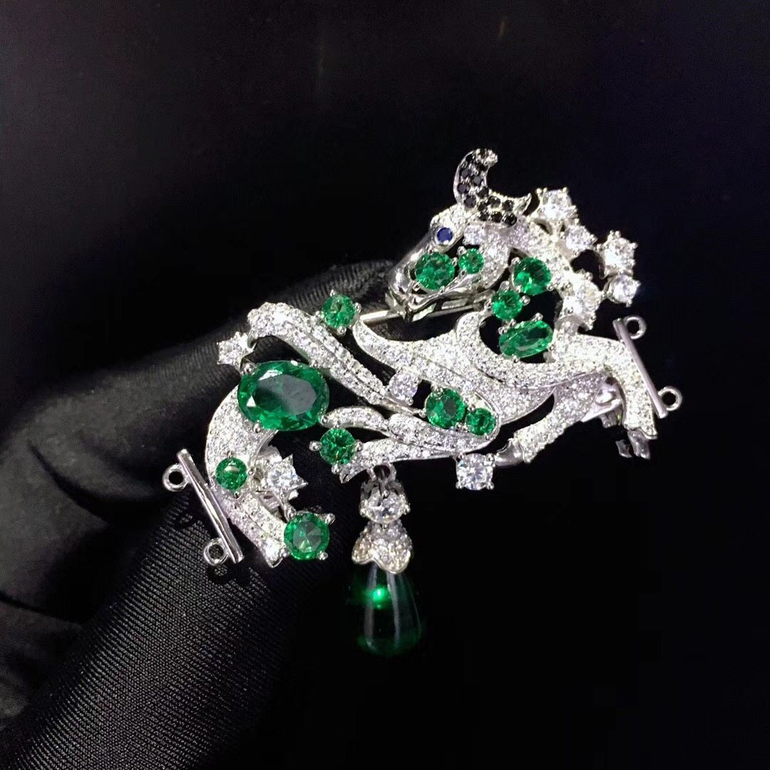 金牛座纯银镶锆石胸针