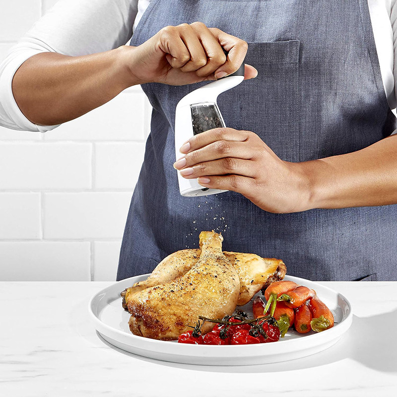 美国OXO 手动胡椒研磨器 带旋转手柄好操作 胡椒颗粒研磨小工具