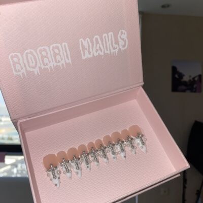 BOBBINAILS富贵温柔千金立体珍珠十字架手工制作可拆卸穿戴甲成品