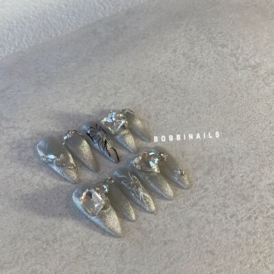BOBBINAILS手绘蝴蝶透灰色银色猫眼贴钻温柔千金感高级可拆卸穿戴