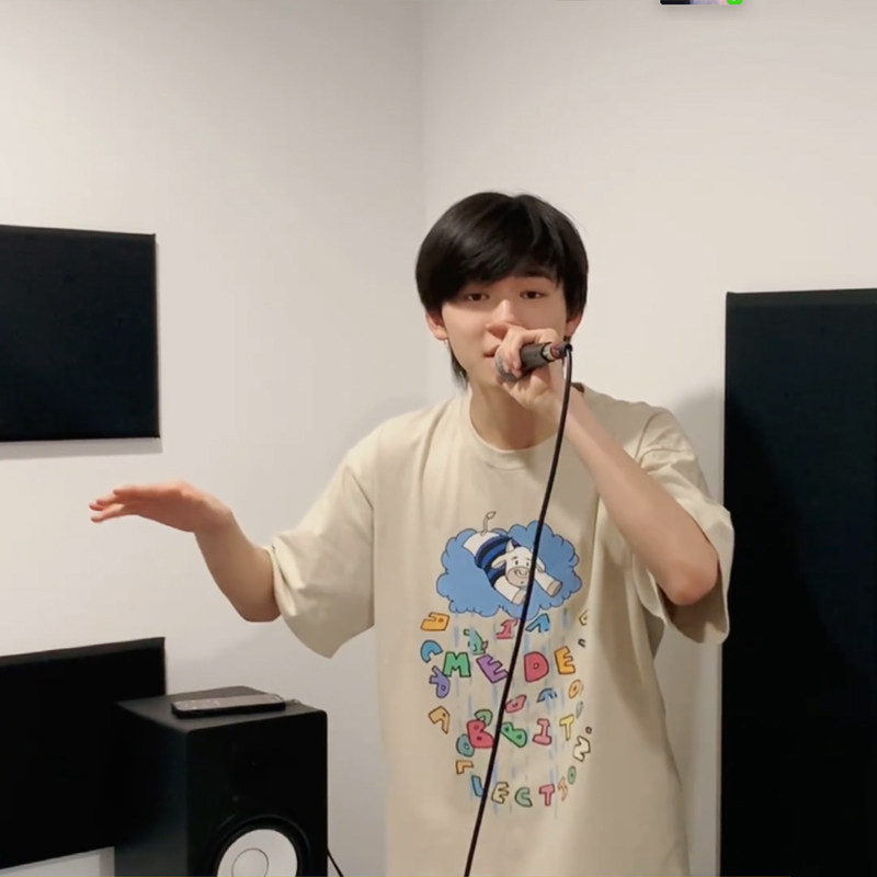 大城小爱宋亚轩同款T恤字母卡通印花杏色宽松圆领短袖休闲情侣潮