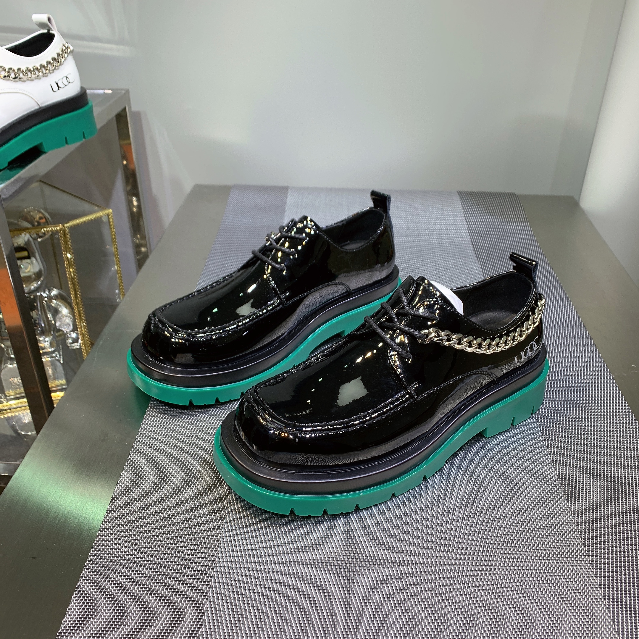 厚底链条英伦风小皮鞋可爱