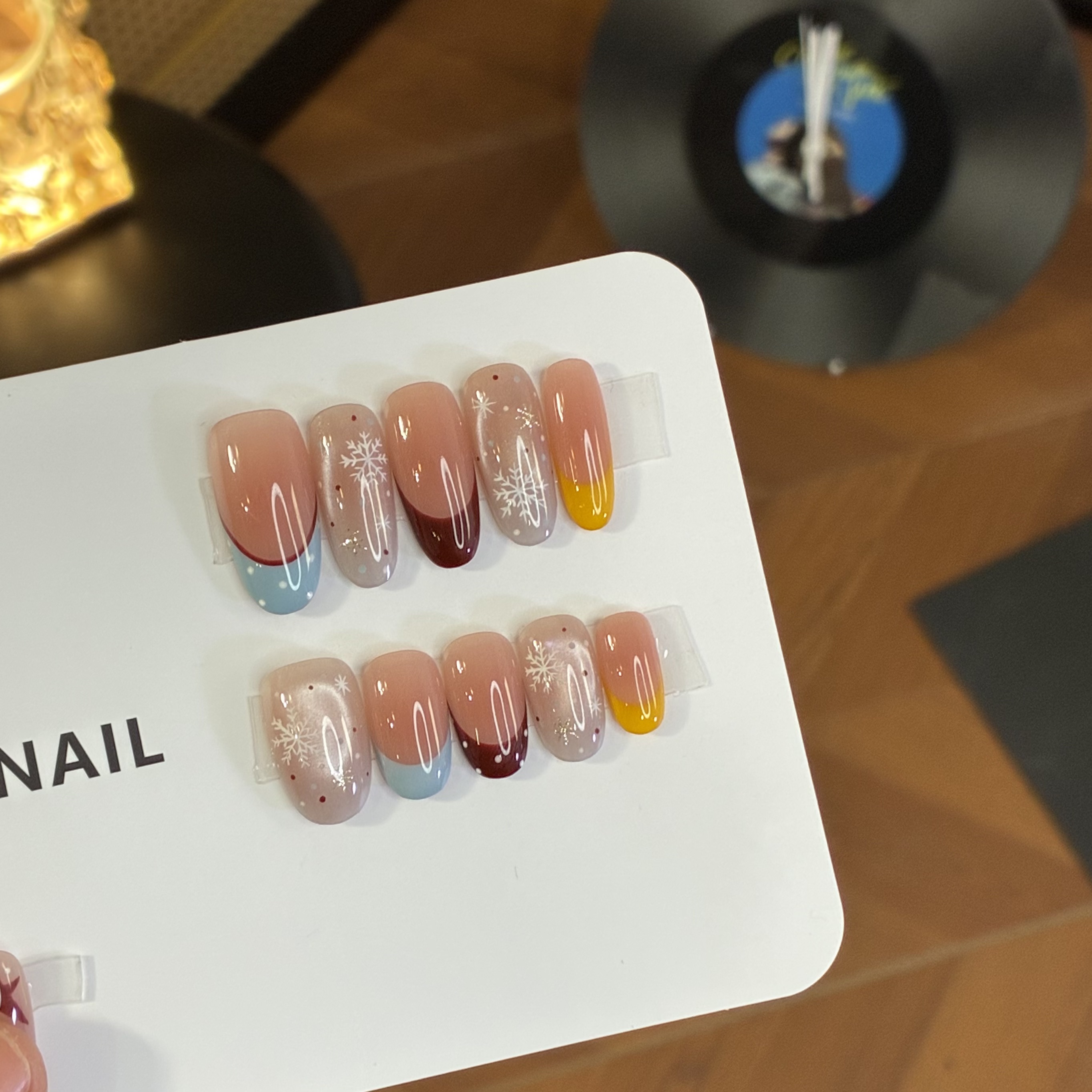 彩色法式美甲圣诞手绘雪花