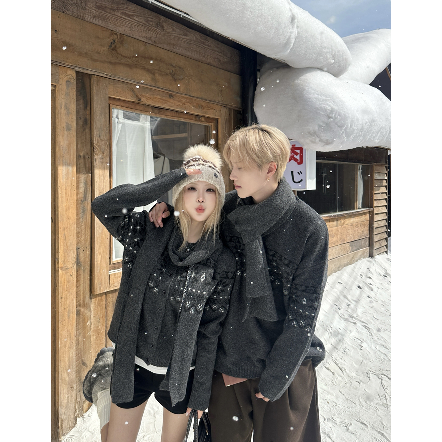 独特漂亮灰色新款毛衣秋冬新款潮