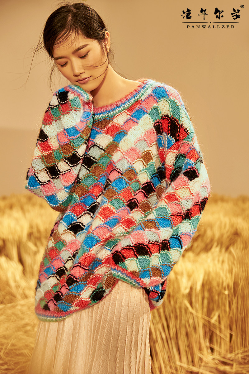 重工潘华尔姿手工织毛衣女不规则撞色加厚鱼鳞花纹宽松慵懒灯笼袖