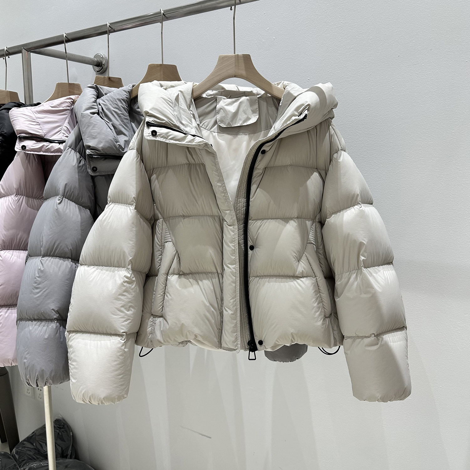 2025冬季新款韩版连帽灰色泡芙龟背羽绒服女短款90白鸭面包服外套