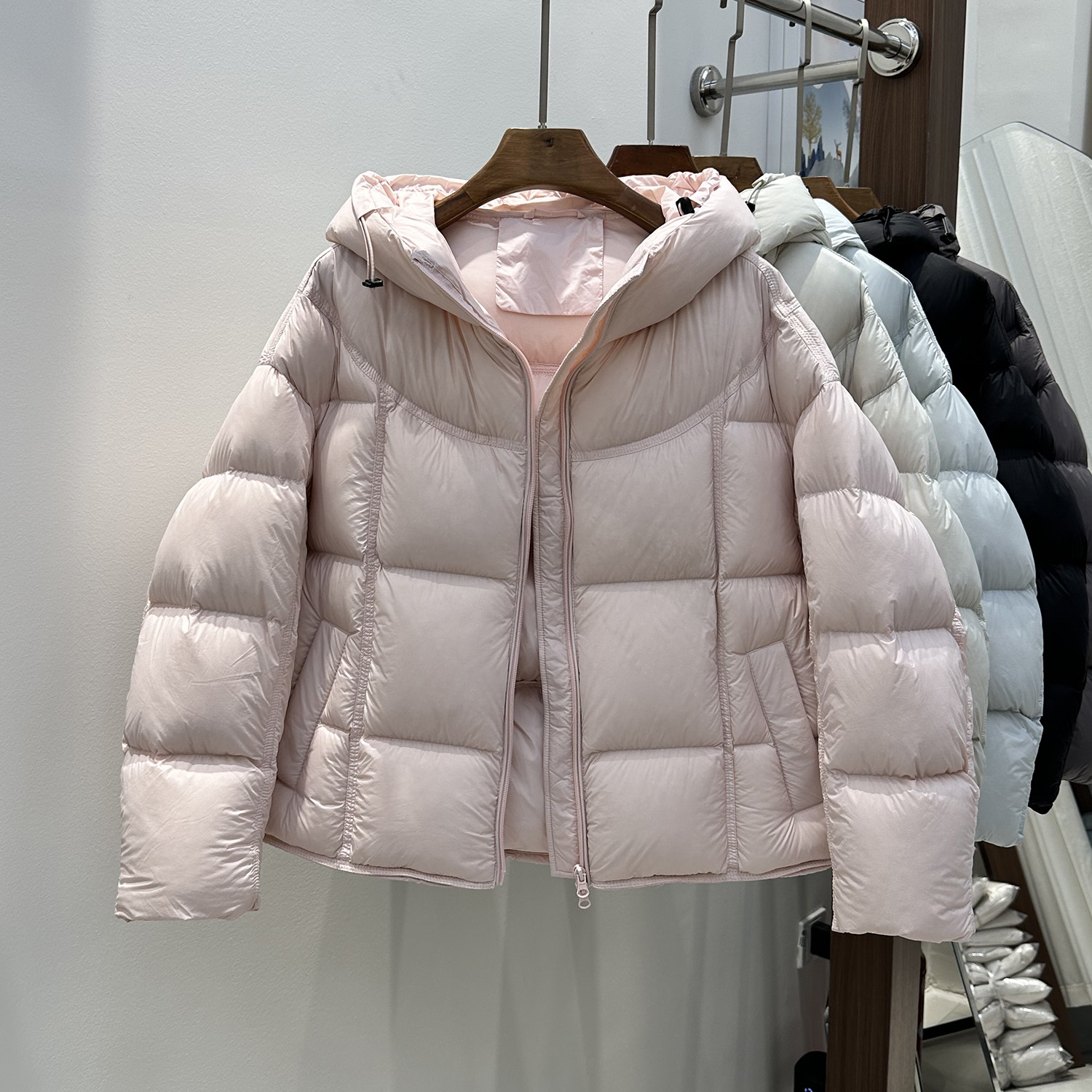 2025冬季新款爆款粉色泡芙加厚羽绒服女短款90白鸭绒面包服外套潮