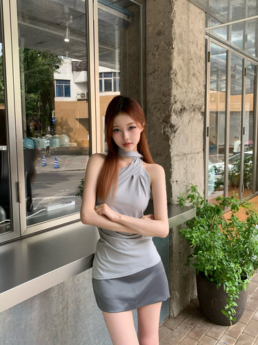 Lovedeath灰色纯欲挂脖飘带上衣