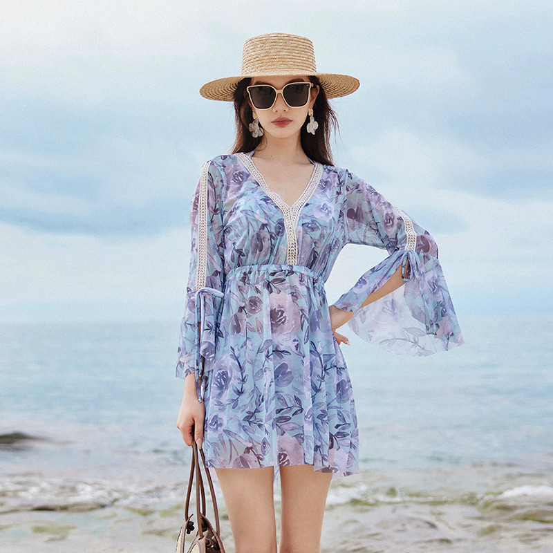 情侣泳衣海边度假三件套分体2025新款防晒外搭罩衫可下水比基尼女