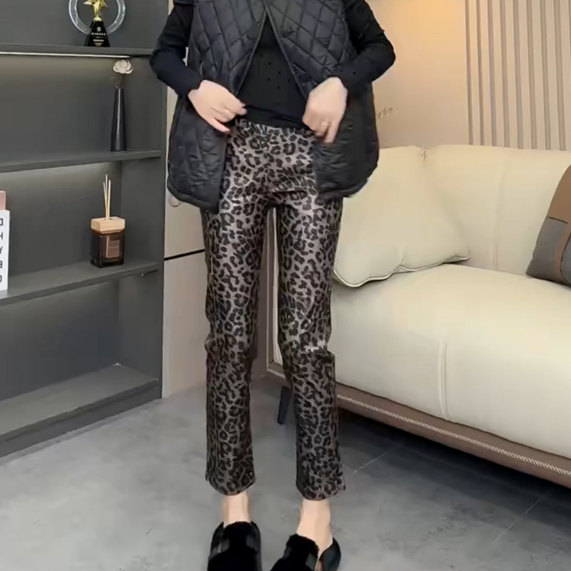 欧洲站时尚高腰涂层PU皮裤设计感休闲豹纹开叉百搭九分直筒裤