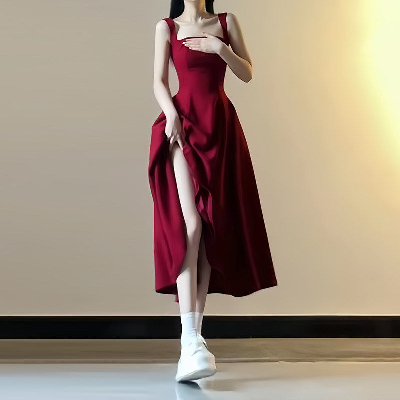 红色吊带洋装女夏季法式气质订婚礼服敬酒服收腰显瘦红裙子长裙