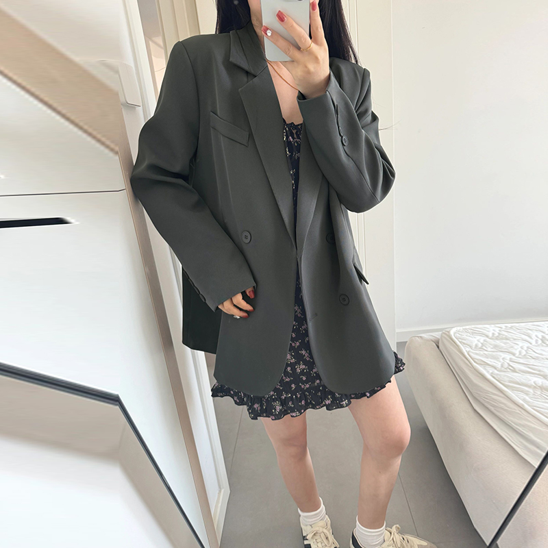 高级感灰色西装外套女小个子春秋新款韩版宽松休闲一粒扣炸街西服