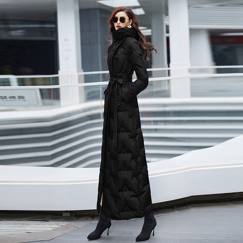 设计感白鸭绒长款连帽羽绒服