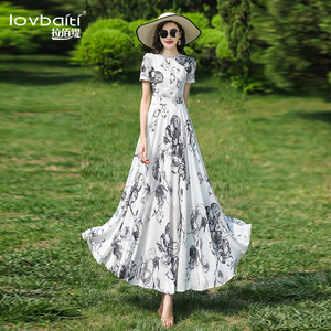 白色印花连衣裙女夏2026新款修身显瘦度假大摆超长到脚踝裙子808