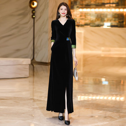 国风连衣裙女2026秋季新款丝绒黑色新中式减龄显瘦连身裙超长裙子