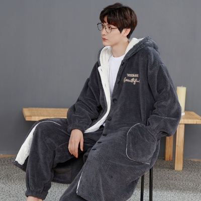 珊瑚绒200斤连帽潮流可外穿睡袍