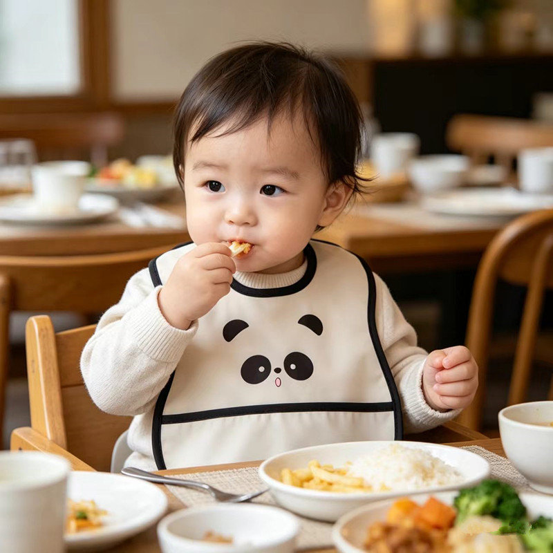 宝宝韩版围兜丹麦卡通辅食饭兜儿童PU四季罩衣婴儿免洗防水口水巾