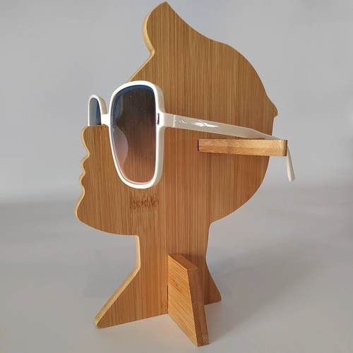 Очки, деревянный человек, человеческая голова, трубка, стенд