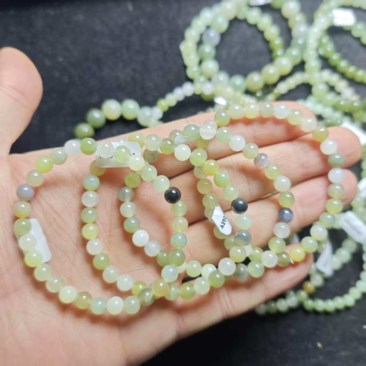天然和田玉证书淡黄口圆珠多圈