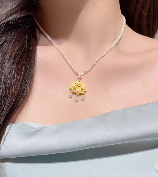 轻奢小众高级吊坠沙金平安锁极简女毛颈衣链配饰项链生日礼物