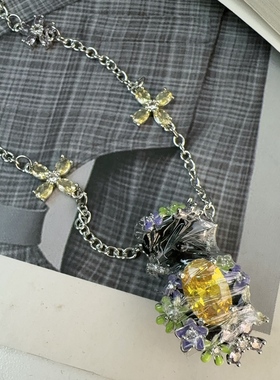 轻奢花朵水晶小熊项链女超闪个性气质水钻吊坠毛衣链