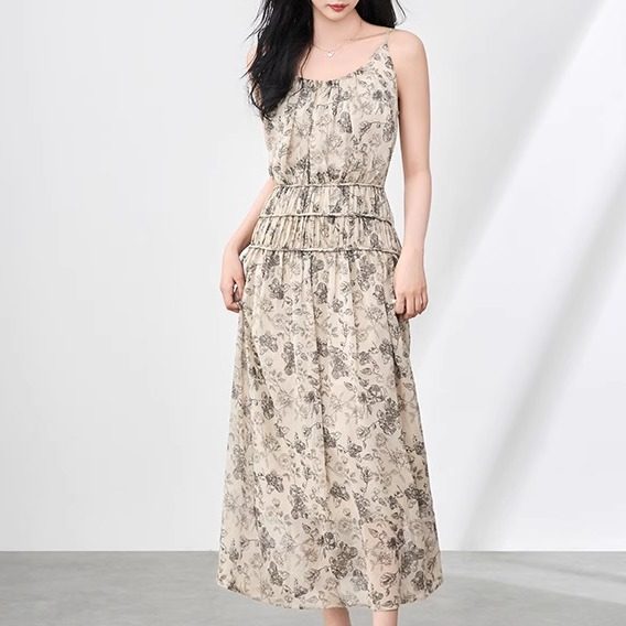2025新款女士碎花连衣裙夏长款吊带轻奢高级感无袖雪纺微胖mm宽松
