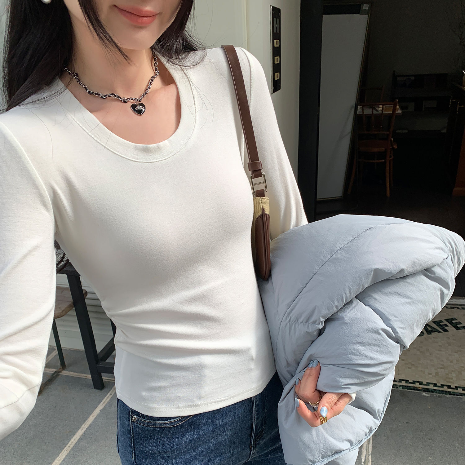 绝美巨好看的白色U打底衫T恤女秋冬2025新款爆款修身内搭长袖上衣