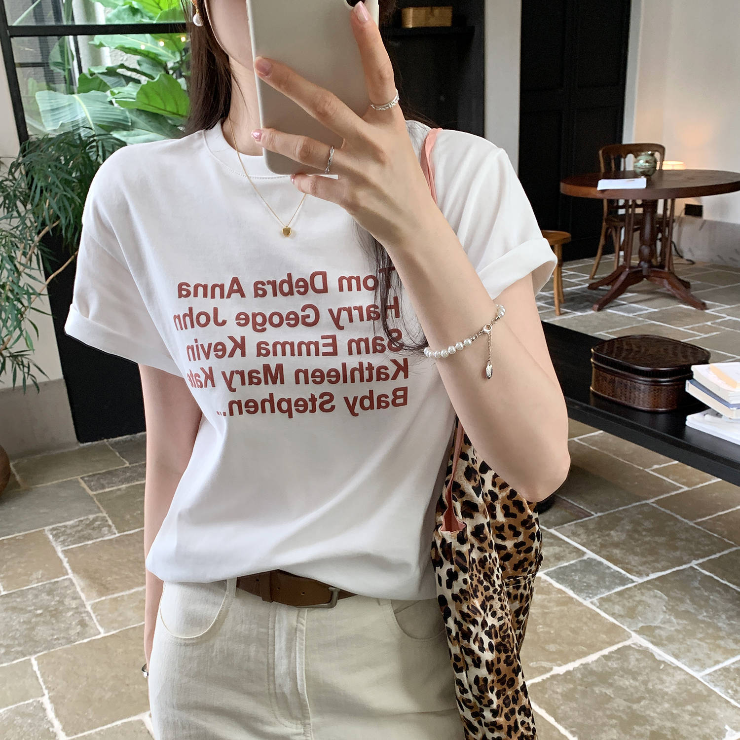 独特超好看字母印花正肩短袖T恤女2025夏新款设计感小众轻熟上衣