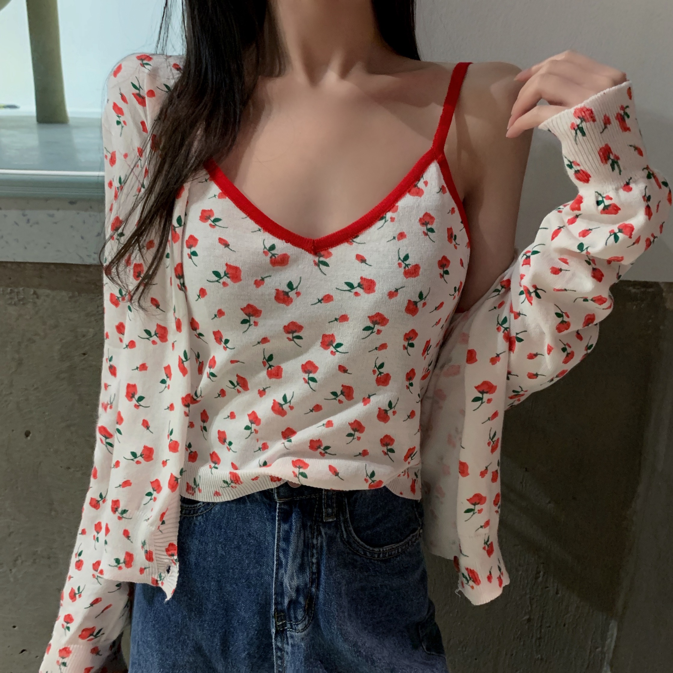 Real auction real price Vintage small floral knitted suspender vest two piece cardigan top