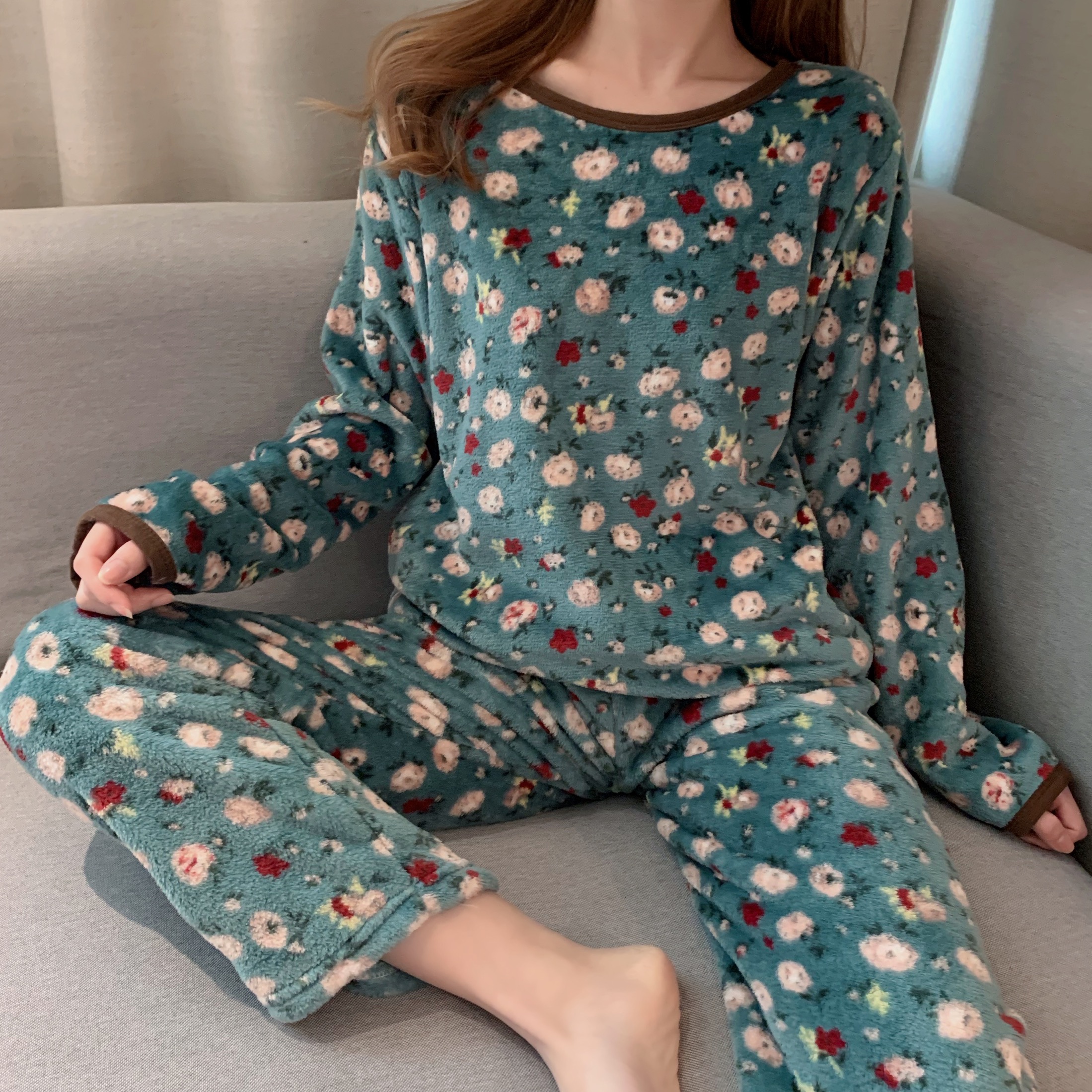 Real price autumn and winter artifact ~ cute bear cartoon coral fleece warm pajamas suit flannel home suit