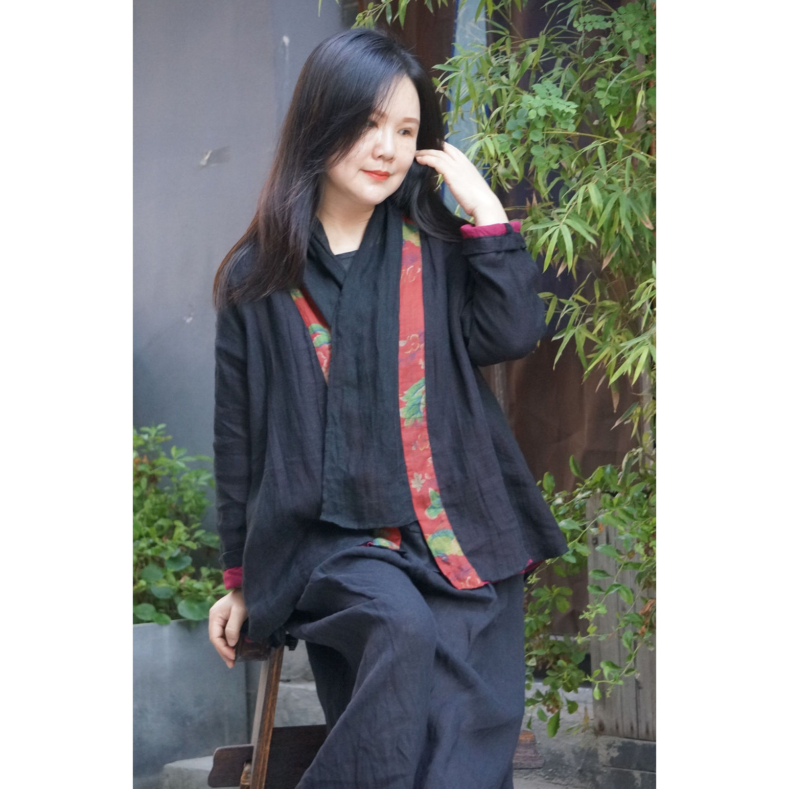 一枝秋柜中缘原创文艺复古黑色稀疏麻拼红花汉元素开衫外套女秋