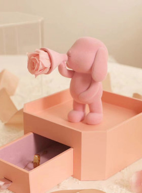 永生花告白兔旋转玫瑰音乐盒结婚