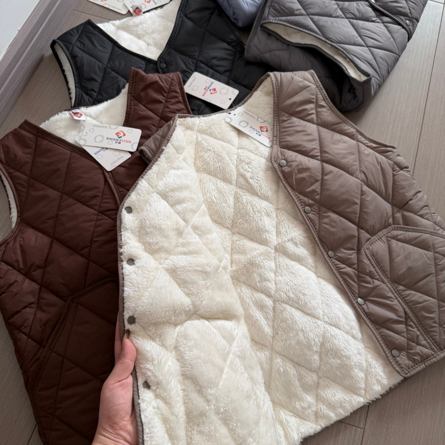 轻薄蓬松！菱格绗缝！男女情侣款！秋冬无领百搭加绒保暖马甲背心