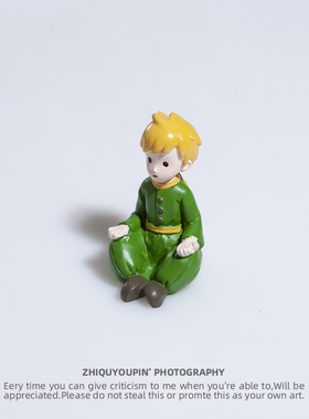 正版小王子坐姿静坐摆件创意玩偶生日蛋糕花艺玻璃罩车载用装饰品