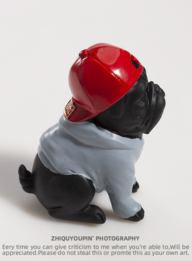 痞帅法斗汽车摆件红色鸭舌帽小狗卫衣法国斗牛犬可爱时尚仿真动物